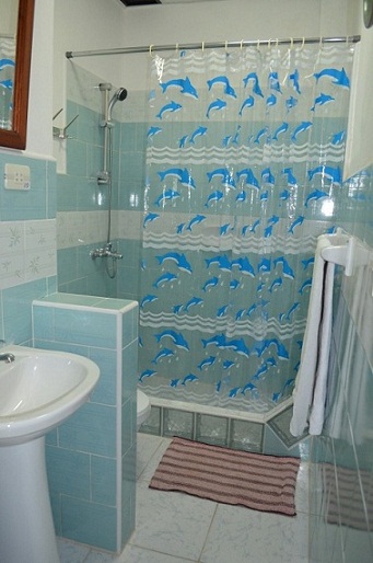 'Bathoom 2' Casas particulares are an alternative to hotels in Cuba.